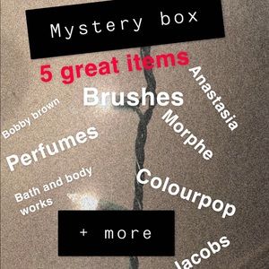 •BEAUTY MYSTERY BOX•